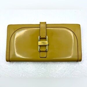 Gucci Beige Leather Unisex‎ Wallet with Gold Enamel Lock